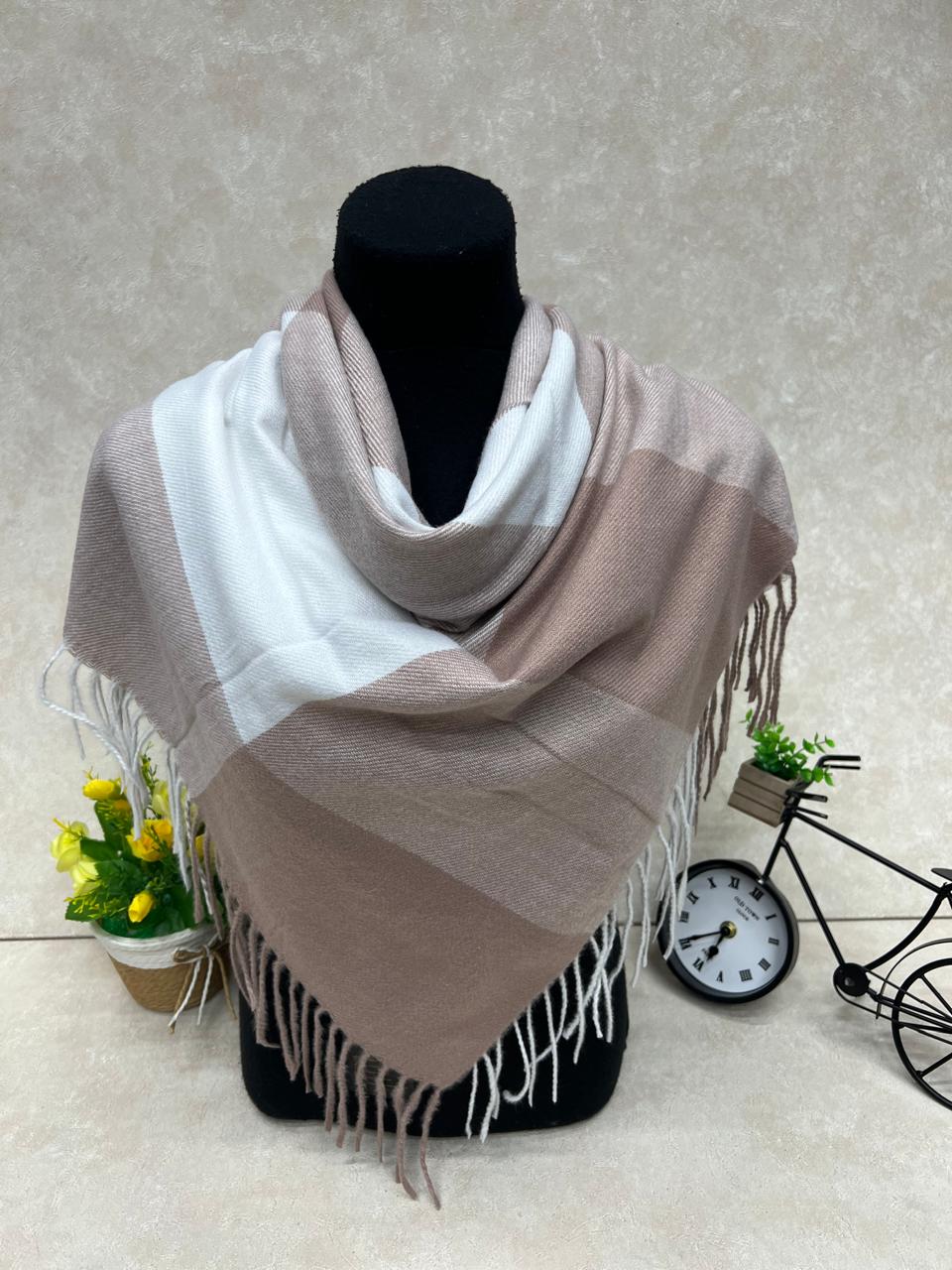 На фото 1 - Платок из кашемира, мультицвет На фото 1 - Платок из кашемира, мультицвет