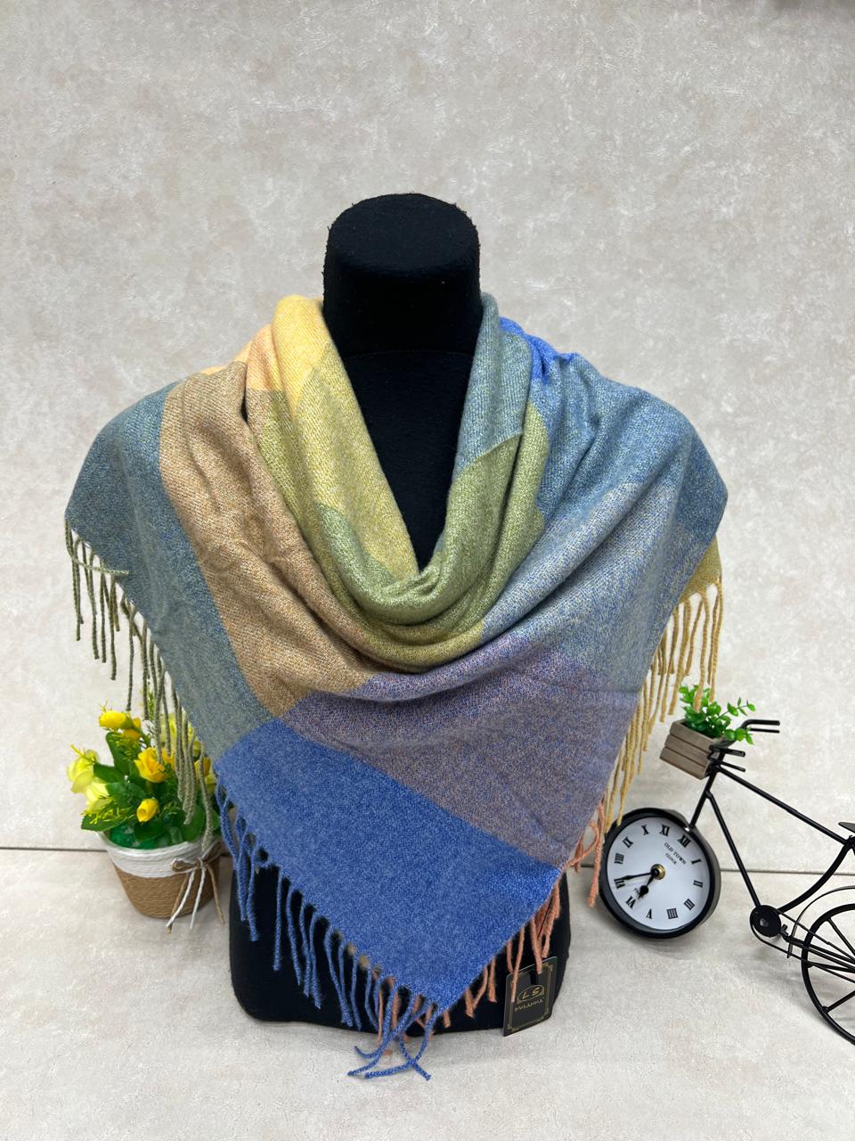 На фото 1 - Платок из кашемира, мультицвет На фото 1 - Платок из кашемира, мультицвет