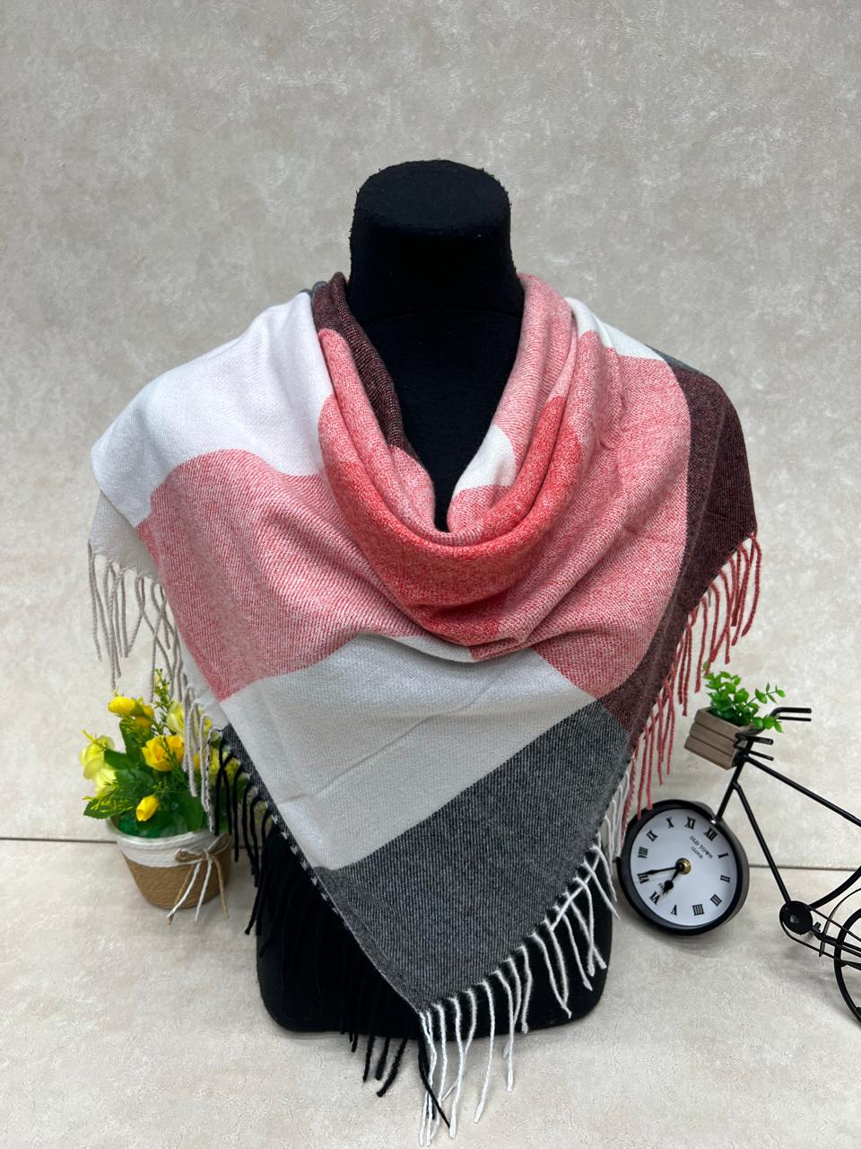 На фото 1 - Платок из кашемира, мультицвет На фото 1 - Платок из кашемира, мультицвет