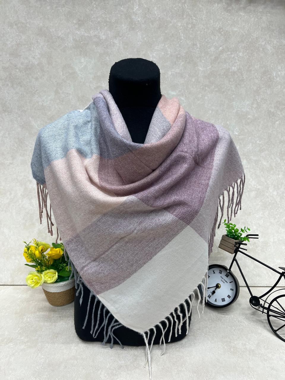 На фото 1 - Платок из кашемира, мультицвет На фото 1 - Платок из кашемира, мультицвет