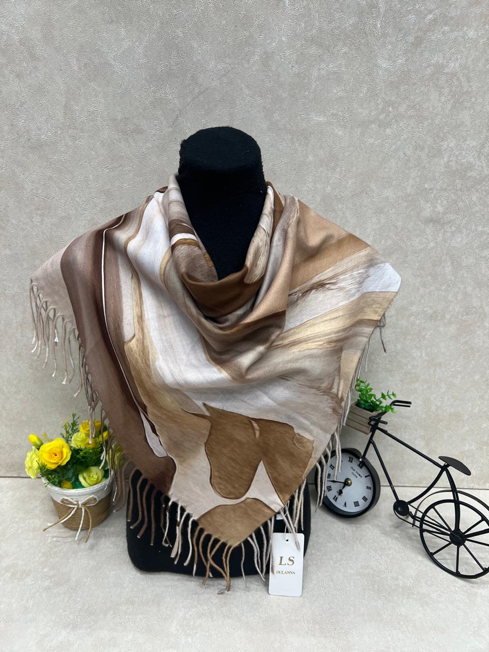 На фото 1 - Платок из кашемира, мультицвет На фото 1 - Платок из кашемира, мультицвет