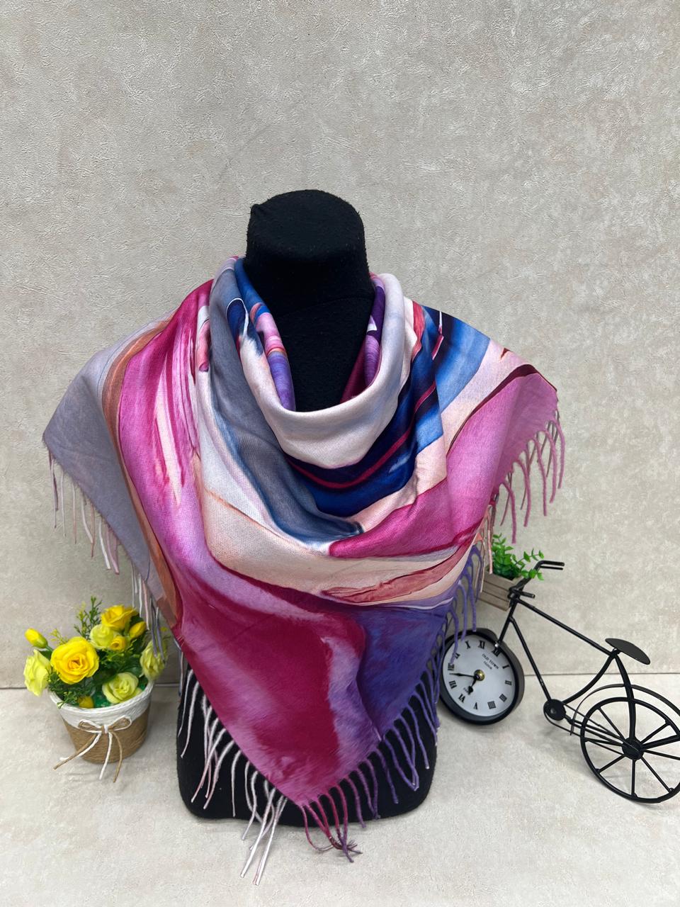 На фото 1 - Платок из кашемира, мультицвет На фото 1 - Платок из кашемира, мультицвет