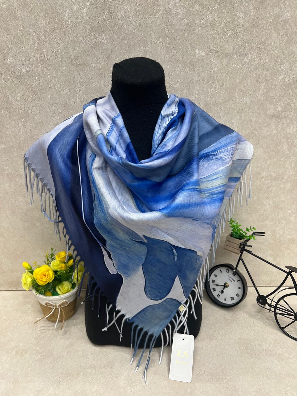 На фото 1 - Платок из кашемира, мультицвет На фото 1 - Платок из кашемира, мультицвет