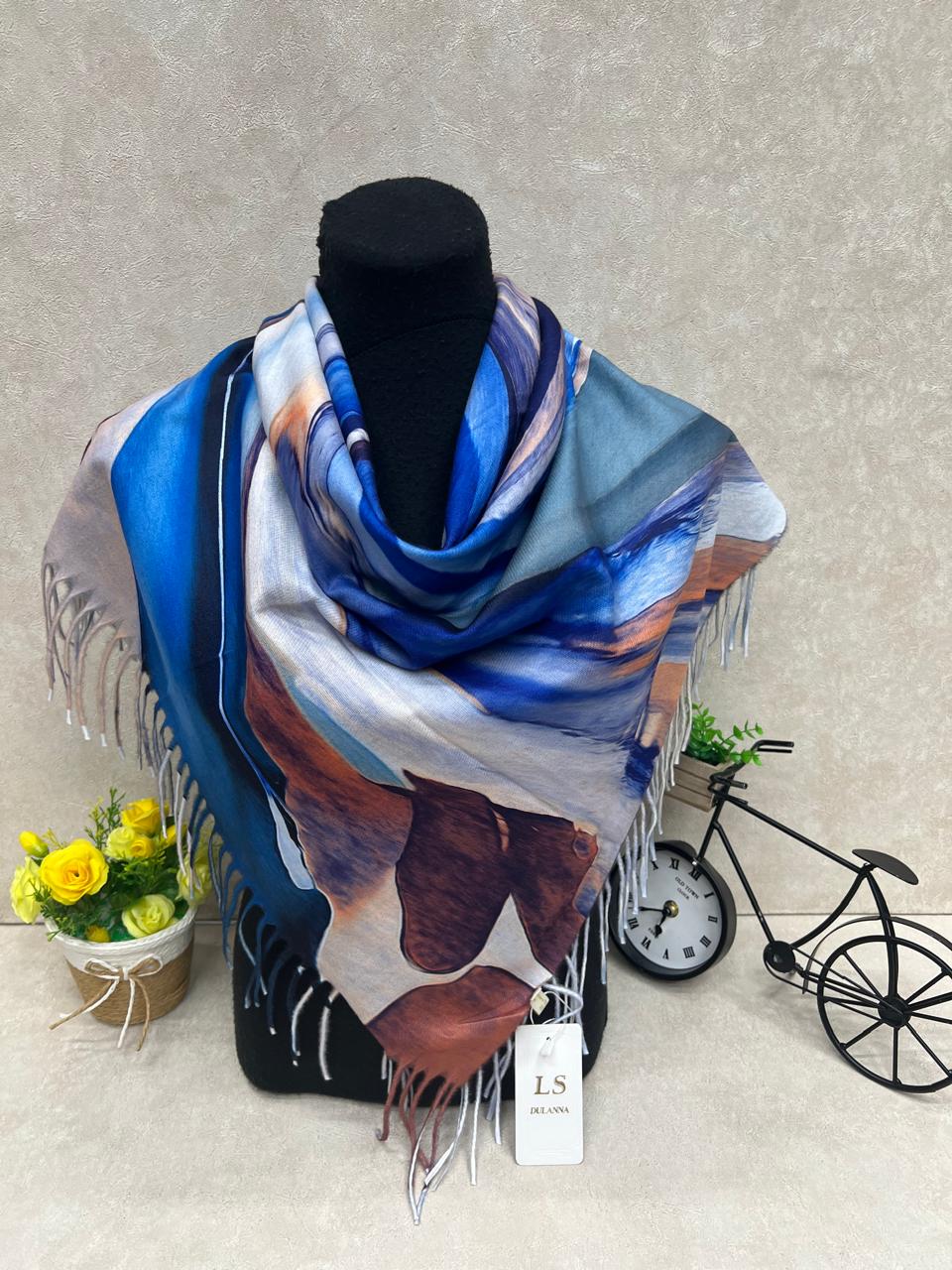 На фото 1 - Платок из кашемира, мультицвет На фото 1 - Платок из кашемира, мультицвет