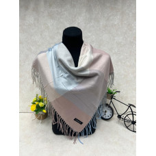 На фото 1 - Платок  из кашемира и шерсти, цвет мультицвет На фото 1 - Платок  из кашемира и шерсти, цвет мультицвет