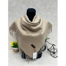 На фото 1 - Платок  из кашемира и шерсти, цвет светло бежевый На фото 1 - Платок  из кашемира и шерсти, цвет светло бежевый