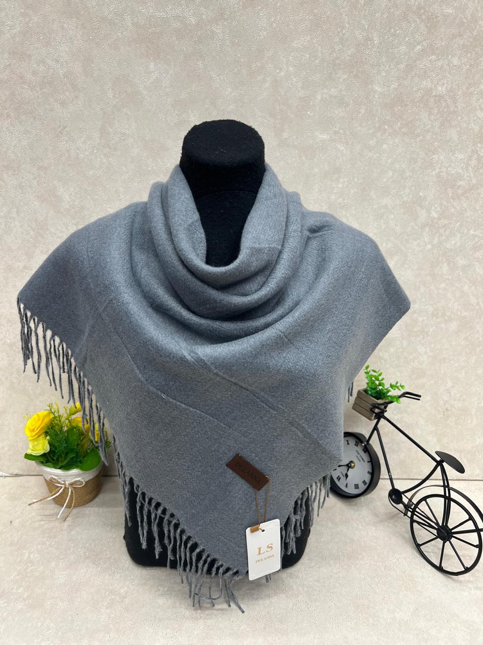 На фото 1 - Платок  из кашемира и шерсти, цвет светло серый