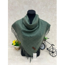 На фото 1 - Платок  из кашемира и шерсти, цвет зеленый На фото 1 - Платок  из кашемира и шерсти, цвет зеленый