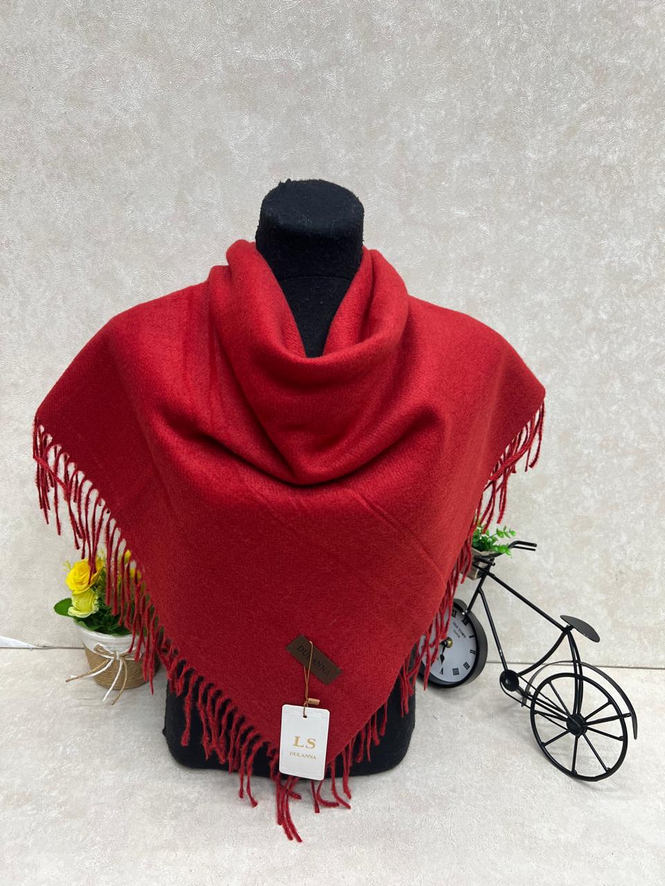 На фото 1 - Платок  из кашемира и шерсти, цвет красный