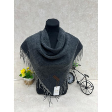 На фото 1 - Платок  из кашемира и шерсти, цвет темно серый На фото 1 - Платок  из кашемира и шерсти, цвет темно серый