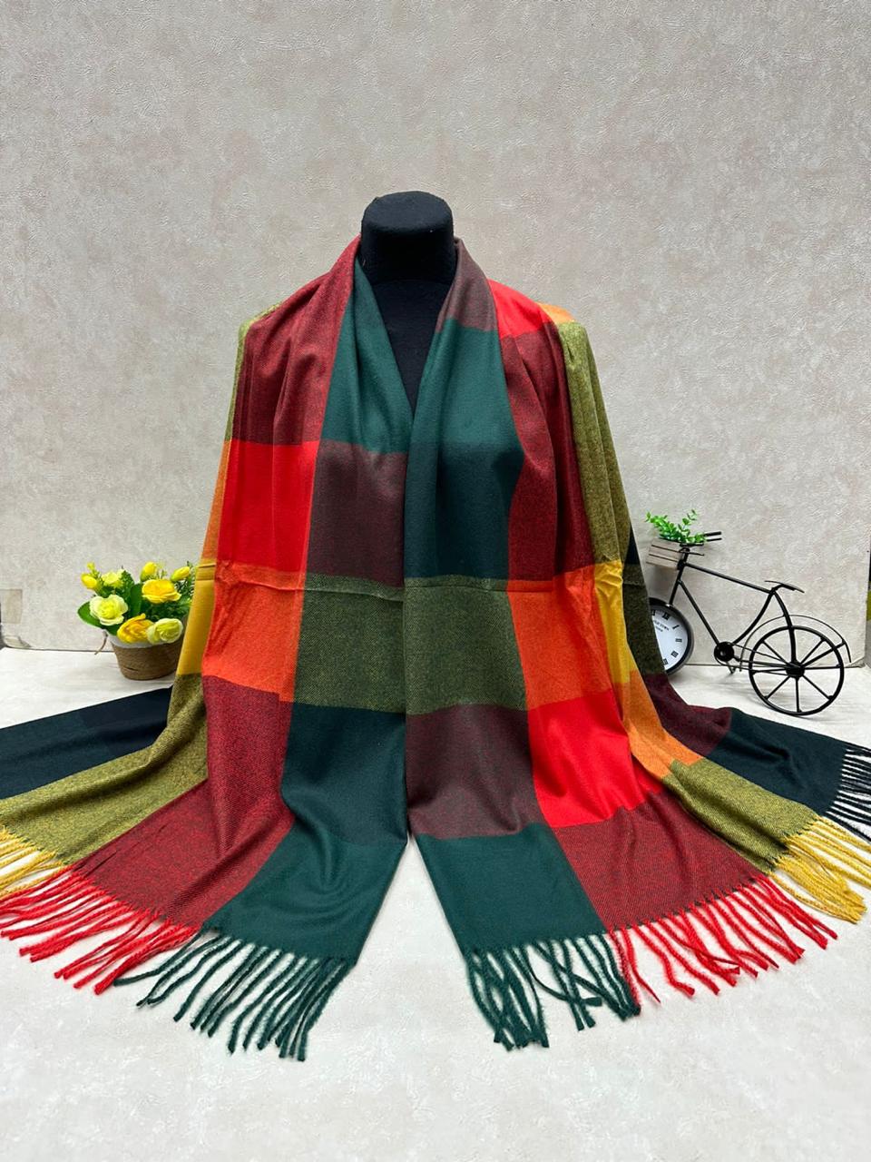 На фото 1 - Платок из кашемира, мультицвет На фото 1 - Платок из кашемира, мультицвет