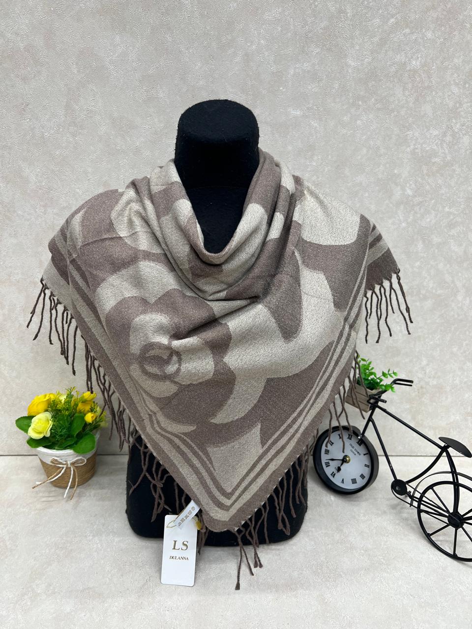 На фото 1 - Платок из кашемира, мультицвет На фото 1 - Платок из кашемира, мультицвет