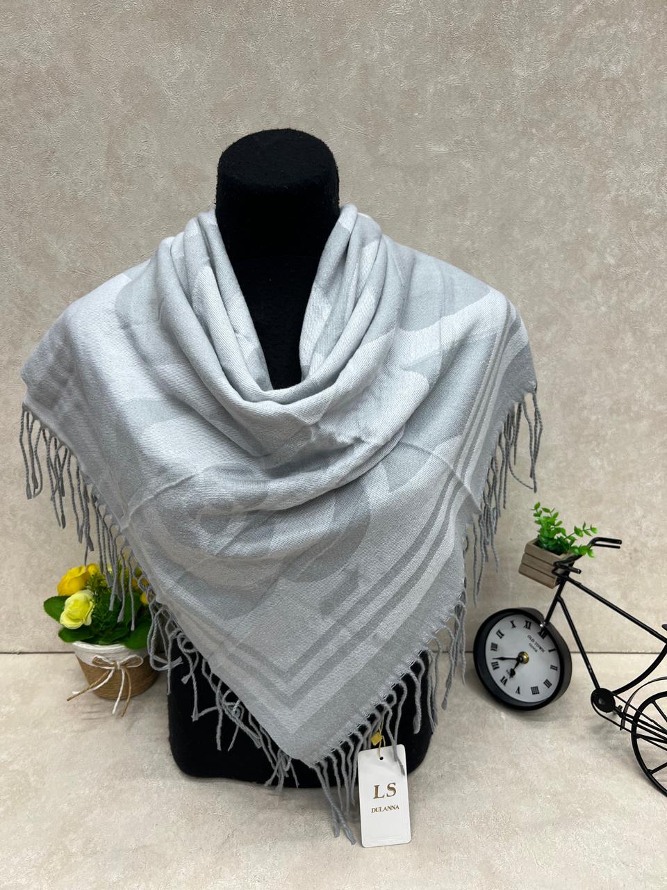 На фото 1 - Платок из кашемира, мультицвет На фото 1 - Платок из кашемира, мультицвет