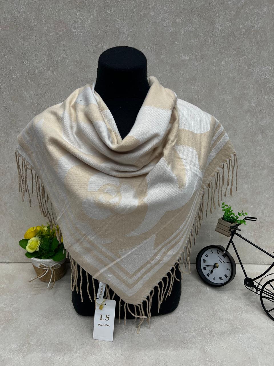 На фото 1 - Платок из кашемира, мультицвет На фото 1 - Платок из кашемира, мультицвет