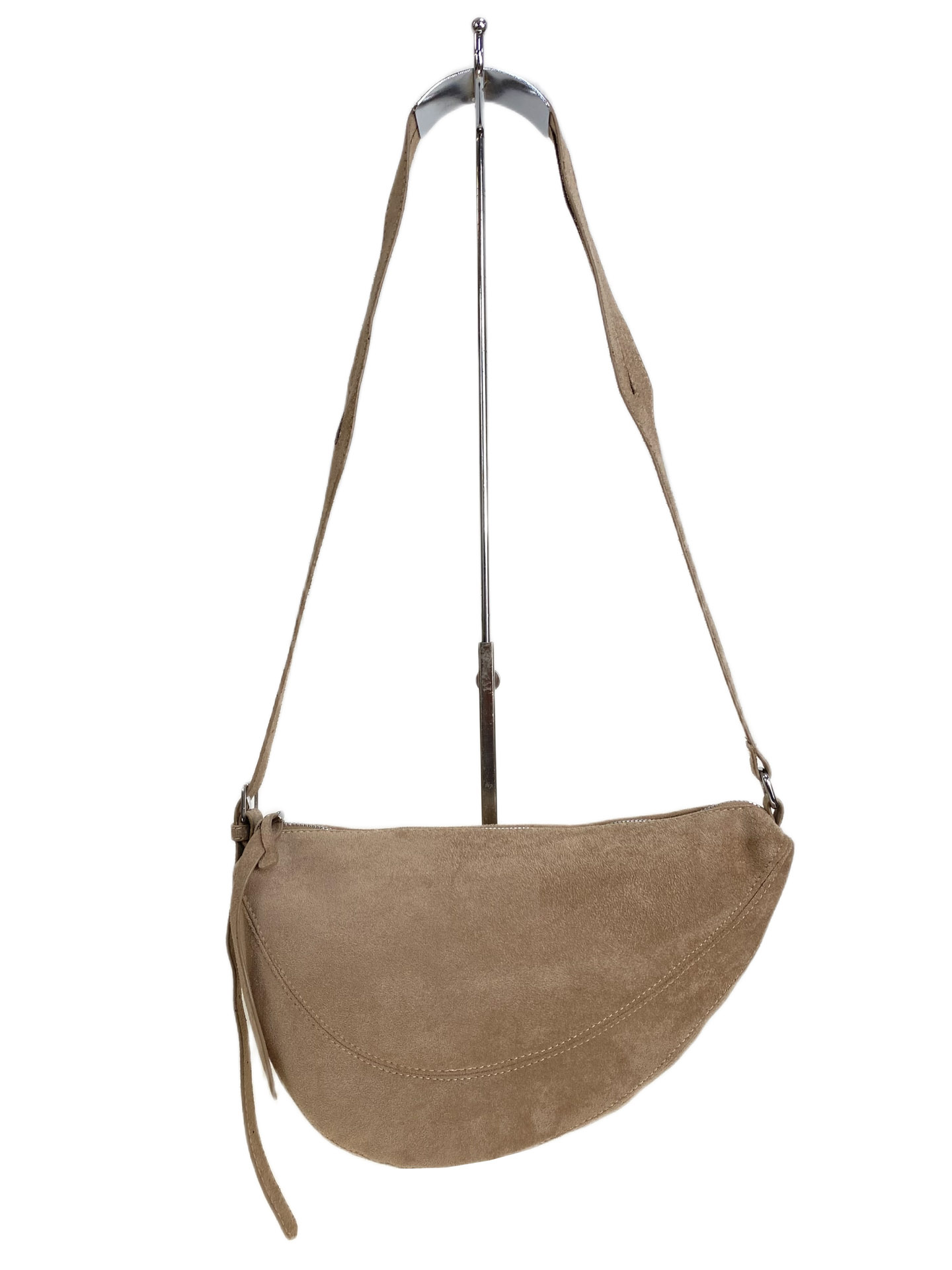 На фото 2 - Женская сумка-седло из искусственной замши, цвет бежевый