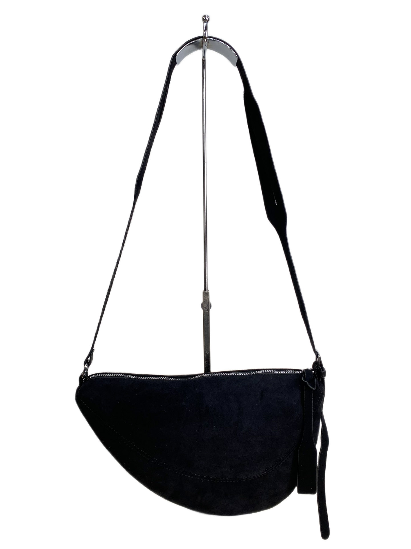 На фото 1 - Женская сумка-седло из искусственной замши, цвет черный