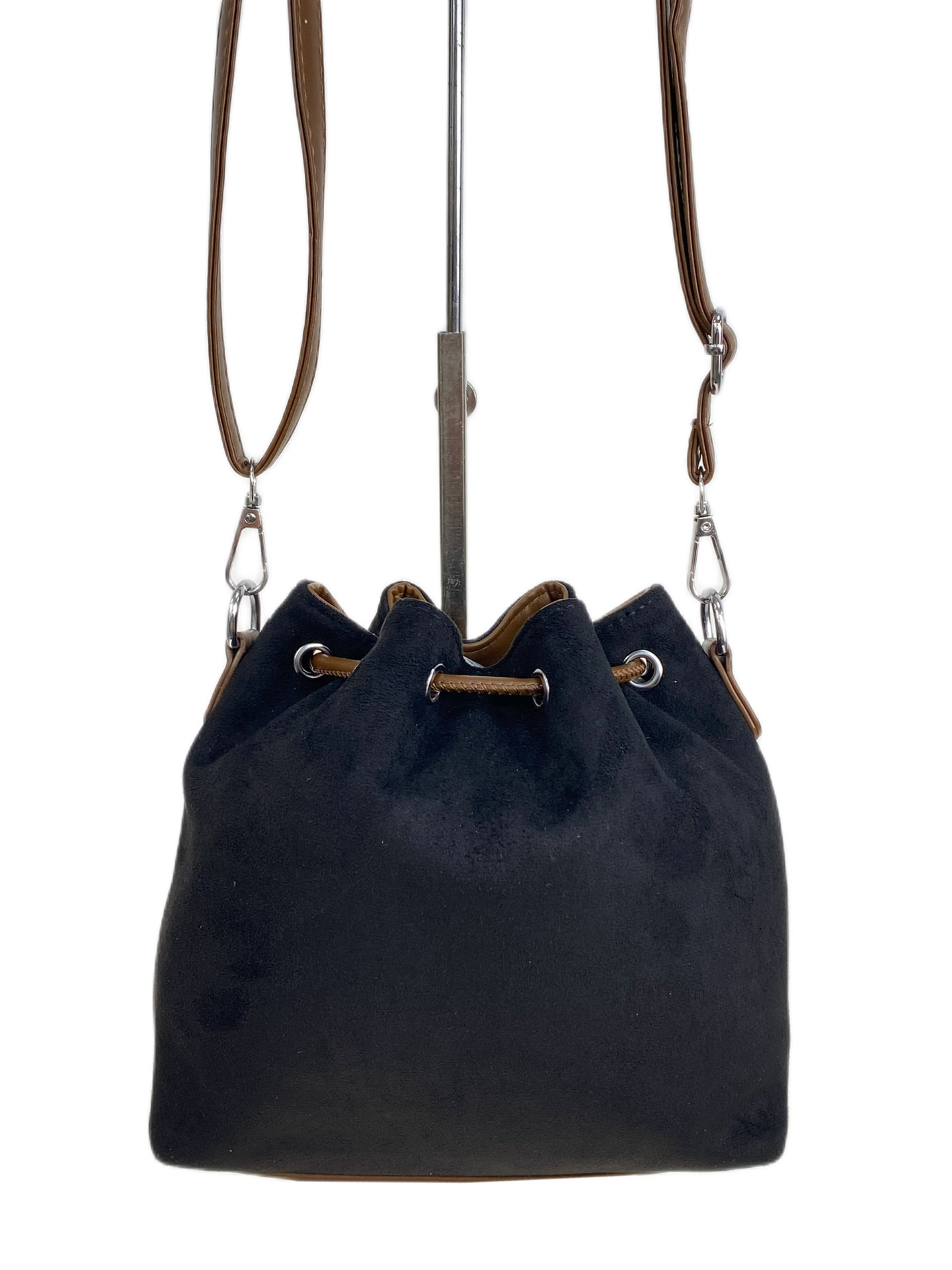 На фото 2 - Женская сумка из искусственной замши, цвет  черный