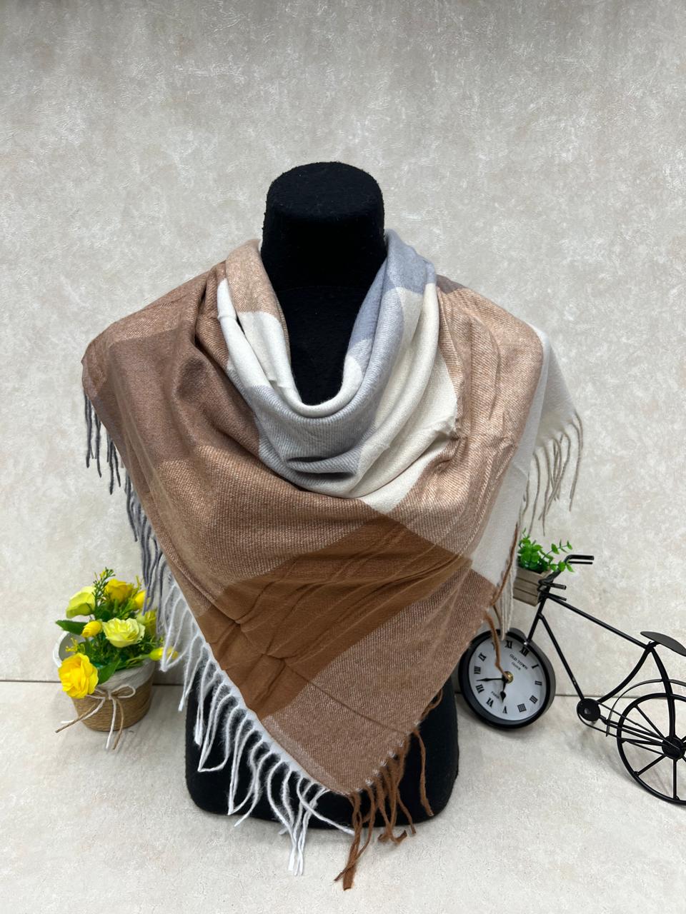 На фото 1 - Платок из кашемира, мультицвет На фото 1 - Платок из кашемира, мультицвет