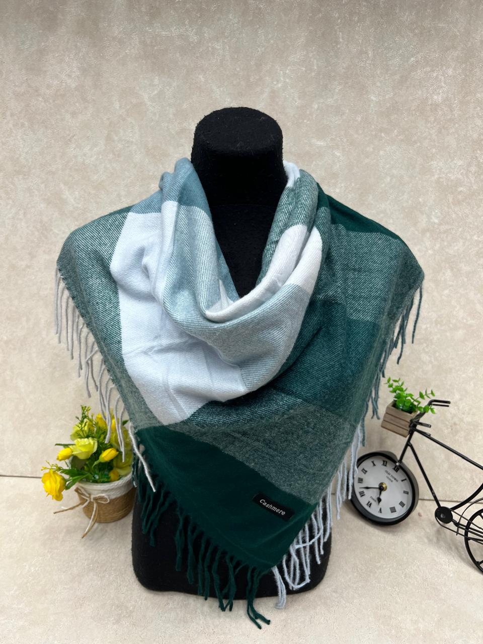 На фото 1 - Платок из кашемира, мультицвет На фото 1 - Платок из кашемира, мультицвет