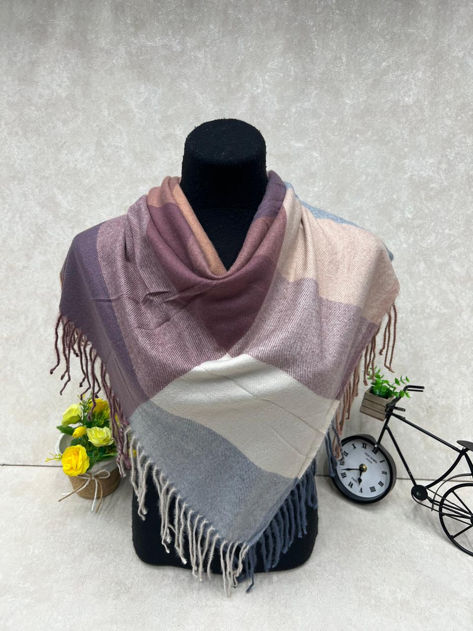 На фото 1 - Платок из кашемира, мультицвет На фото 1 - Платок из кашемира, мультицвет