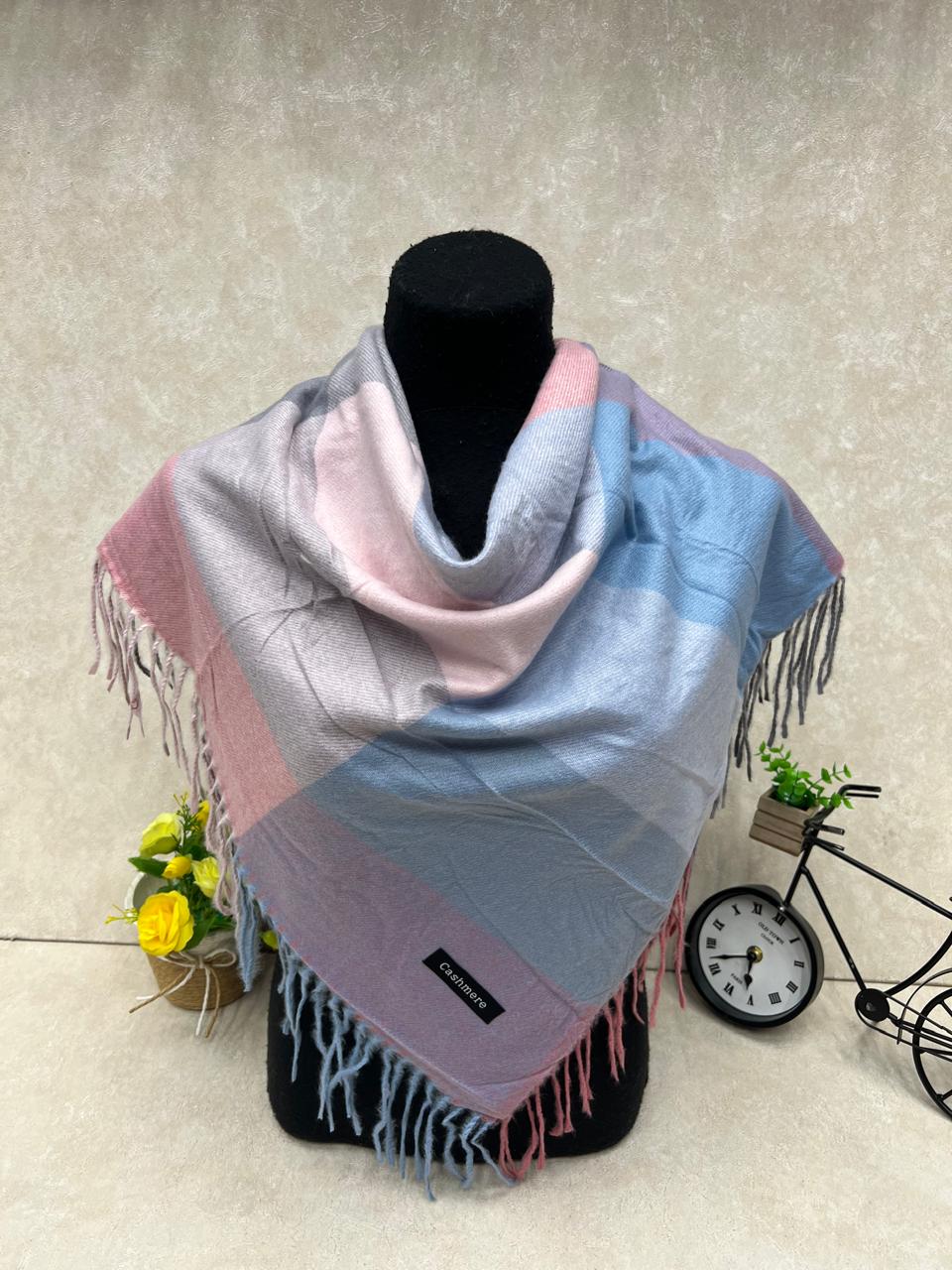 На фото 1 - Платок из кашемира, мультицвет На фото 1 - Платок из кашемира, мультицвет