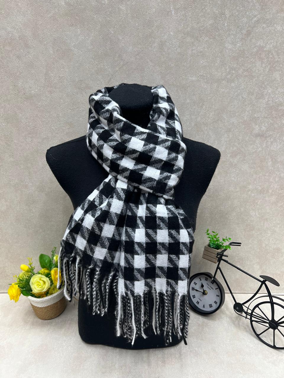 На фото 1 - Платок из кашемира, мультицвет На фото 1 - Платок из кашемира, мультицвет