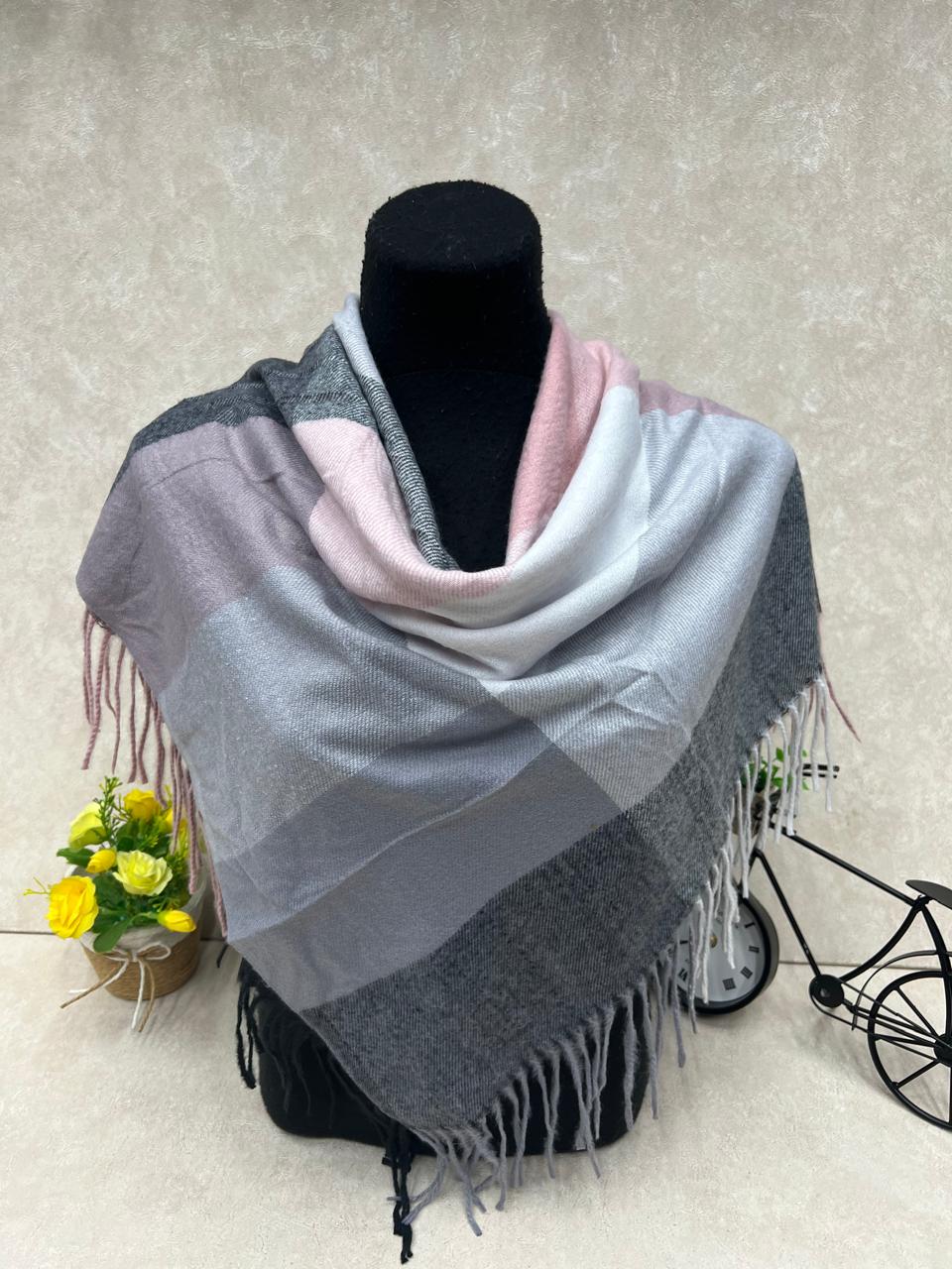 На фото 1 - Платок из кашемира, мультицвет