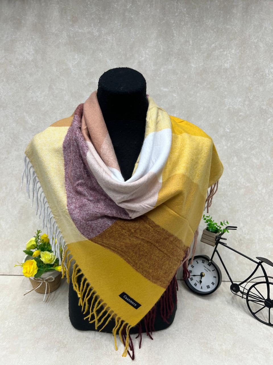 На фото 1 - Платок из кашемира, мультицвет