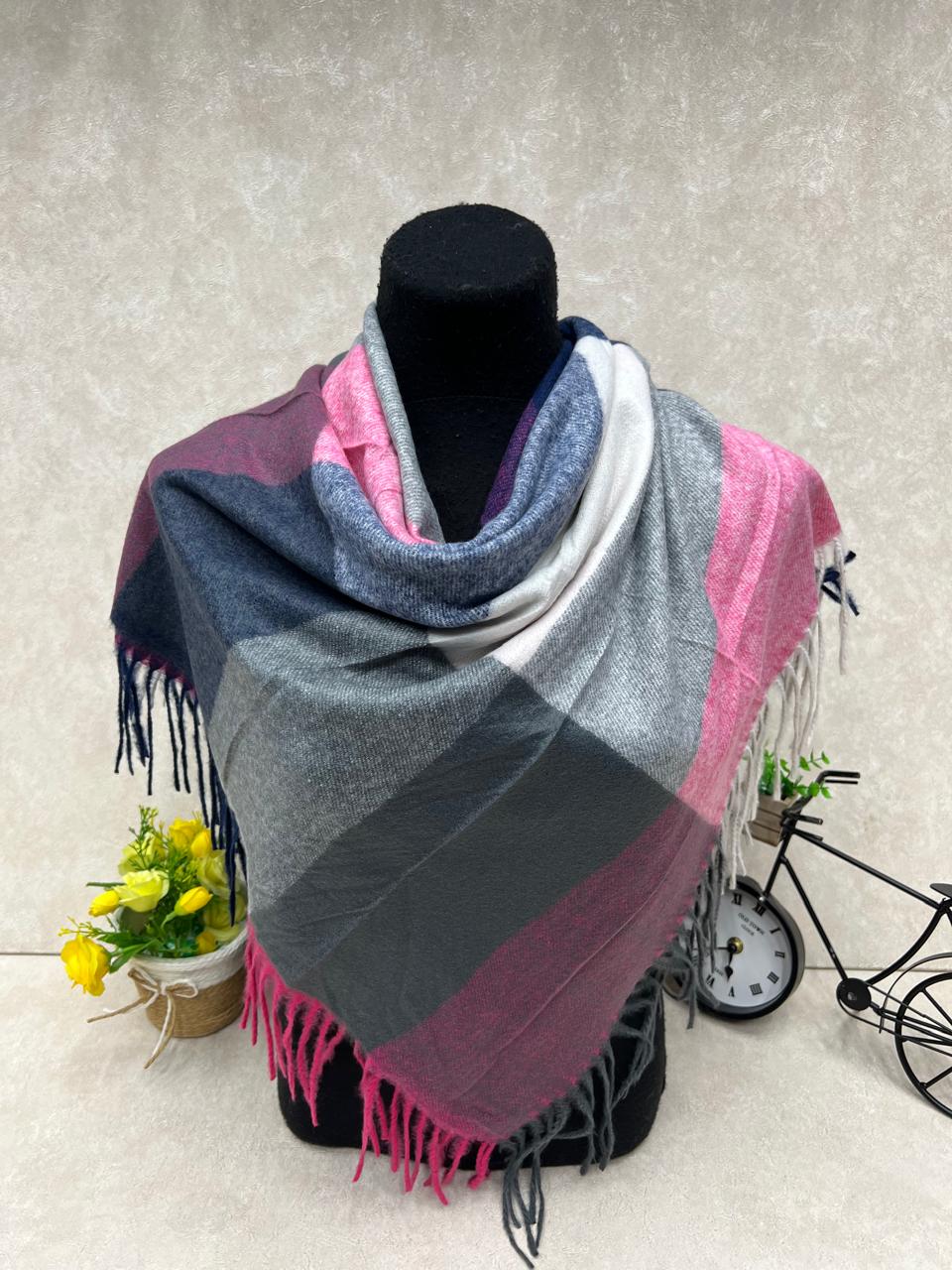 На фото 1 - Платок из кашемира, мультицвет