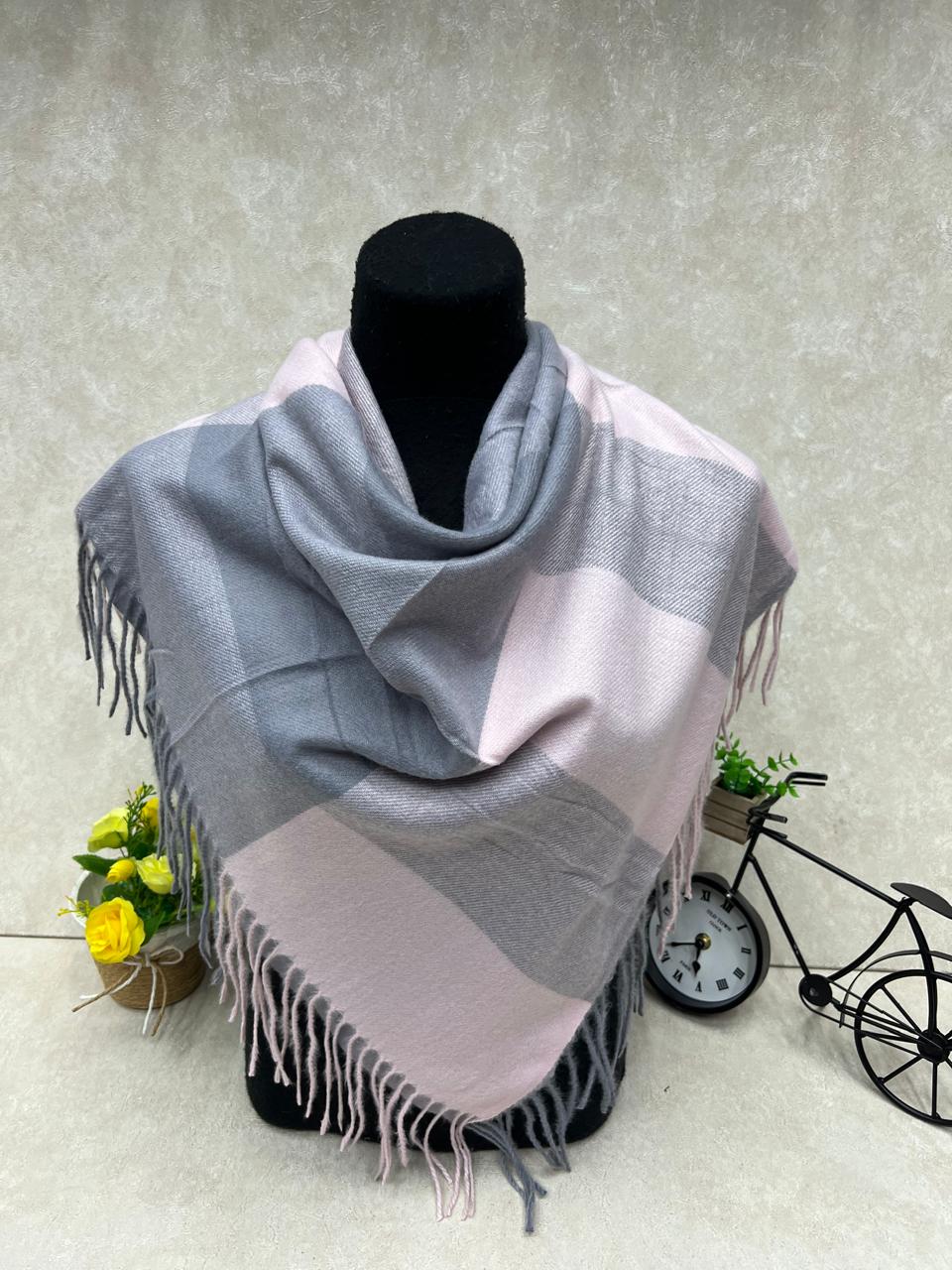 На фото 1 - Платок из кашемира, мультицвет