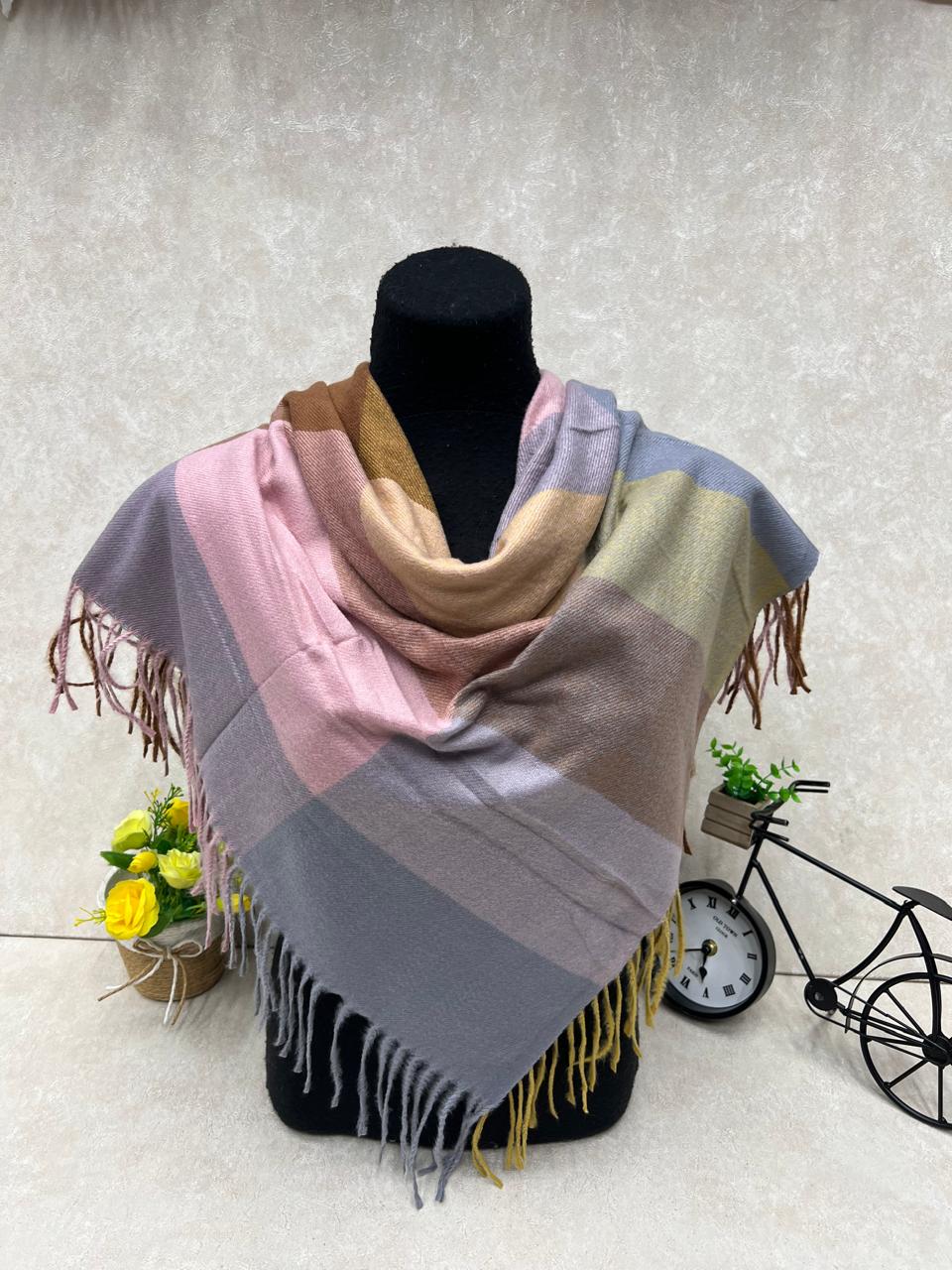 На фото 1 - Платок из кашемира, мультицвет