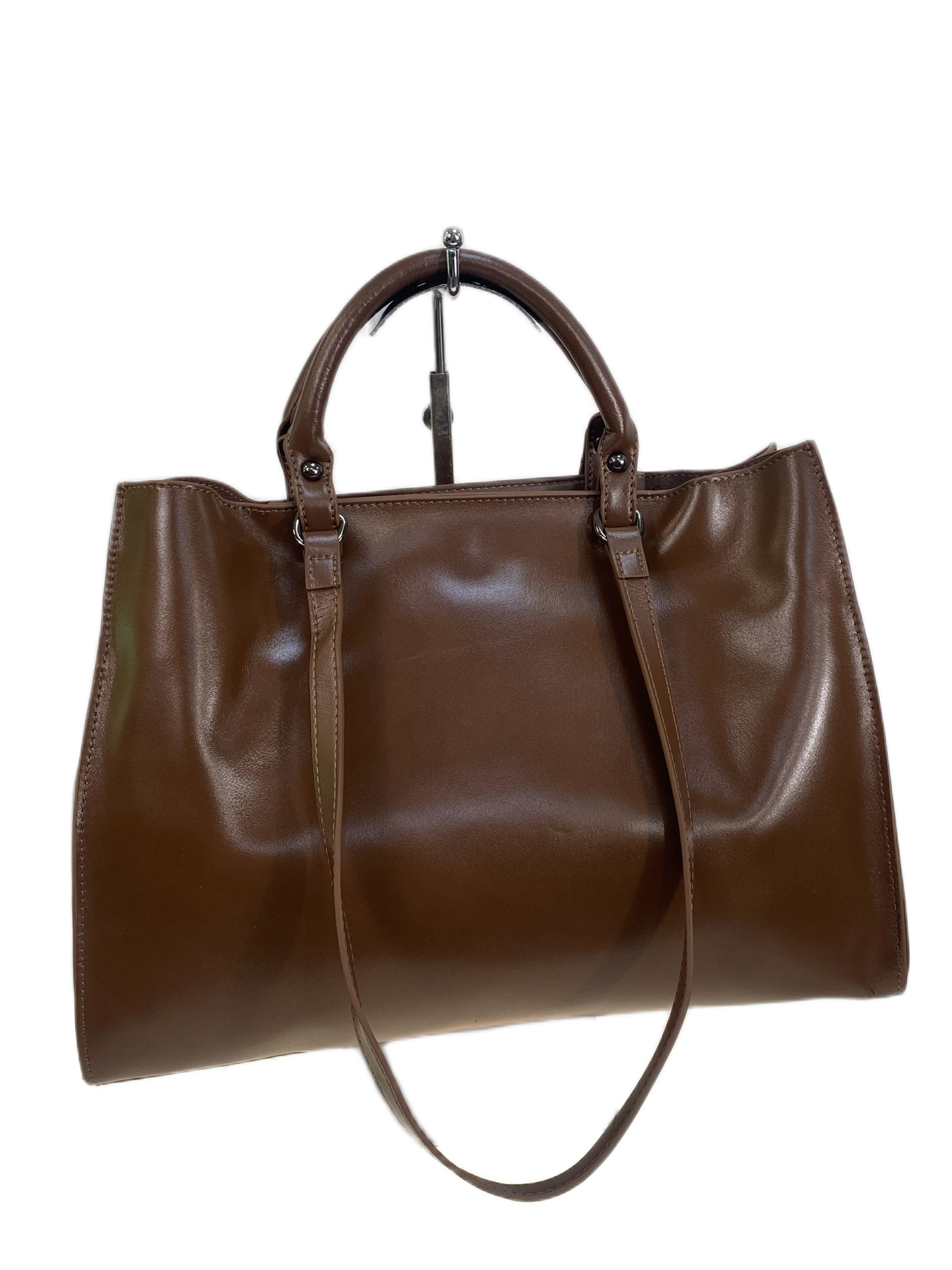 На фото 1 - Женская сумка из натуральной кожи, цвет коричневый На фото 1 - Женская сумка из натуральной кожи, цвет коричневый