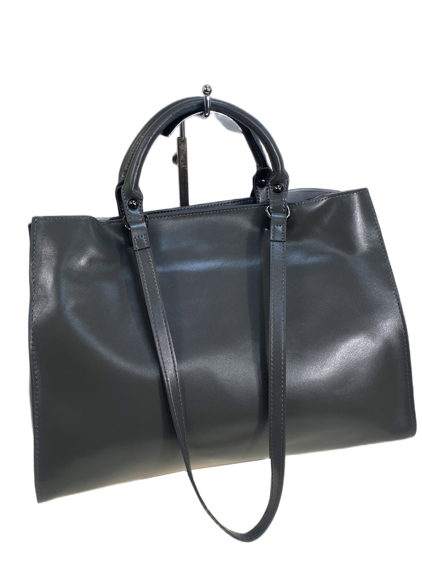 На фото 1 - Женская сумка из натуральной кожи, цвет серый На фото 1 - Женская сумка из натуральной кожи, цвет серый