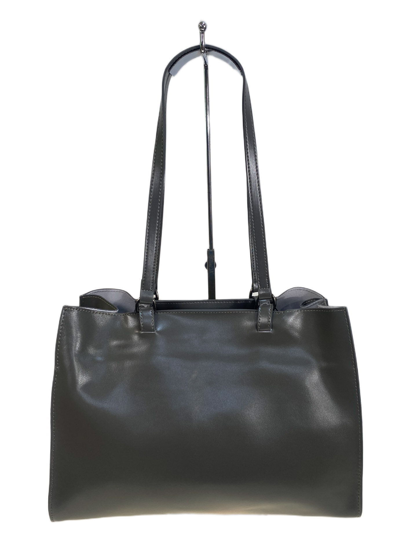 На фото 2 - Женская сумка из натуральной кожи, цвет серый На фото 2 - Женская сумка из натуральной кожи, цвет серый