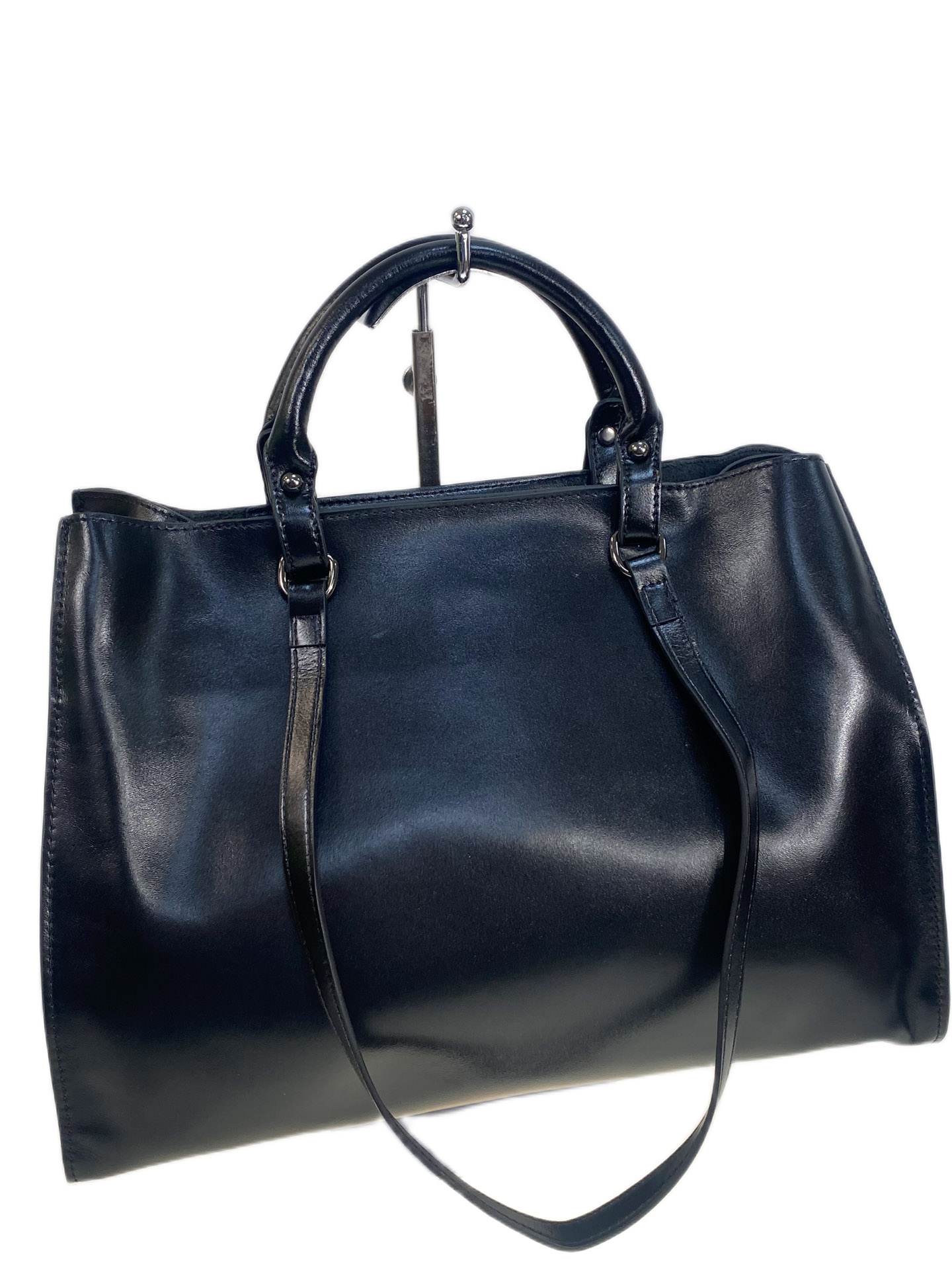 На фото 1 - Женская сумка из натуральной кожи, цвет черный На фото 1 - Женская сумка из натуральной кожи, цвет черный