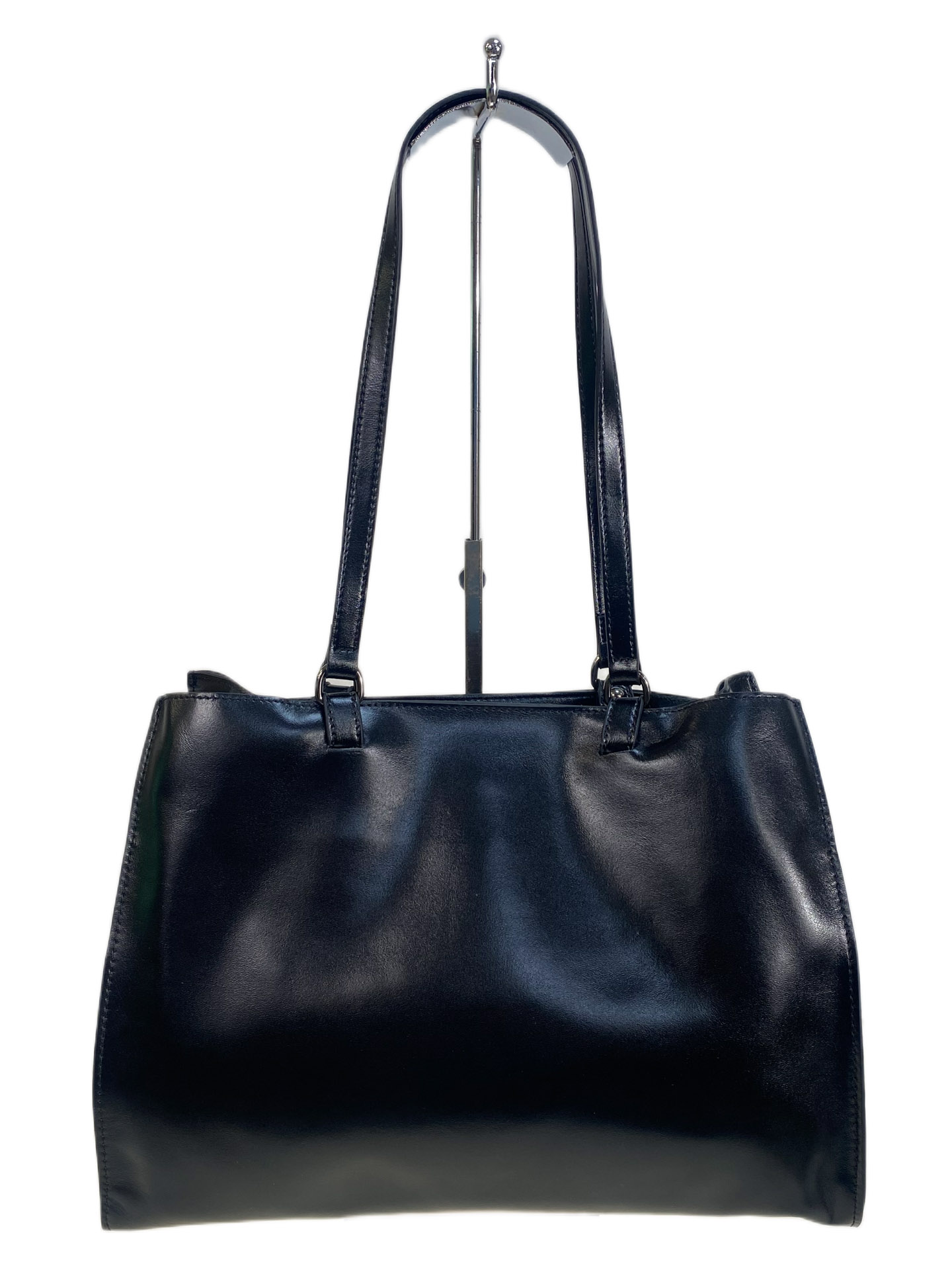 На фото 2 - Женская сумка из натуральной кожи, цвет черный На фото 2 - Женская сумка из натуральной кожи, цвет черный