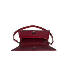 На фото 2 - Женская сумка из натуральной кожи, цвет  красный