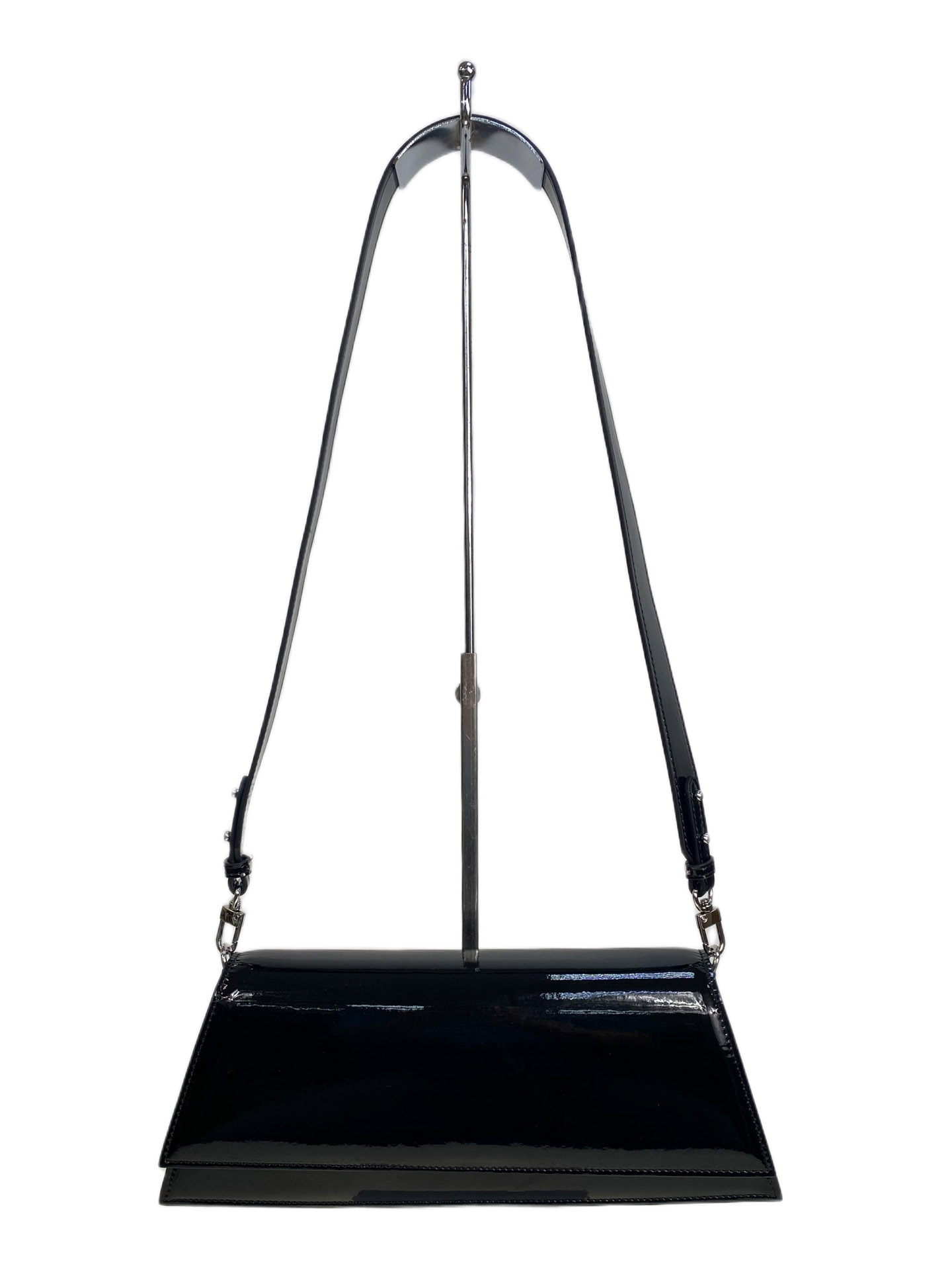 На фото 1 - Женская сумка из натуральной кожи, цвет  черный На фото 1 - Женская сумка из натуральной кожи, цвет  черный